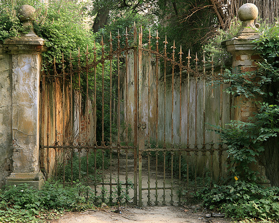 2026-10-08 AI - A fence or gate