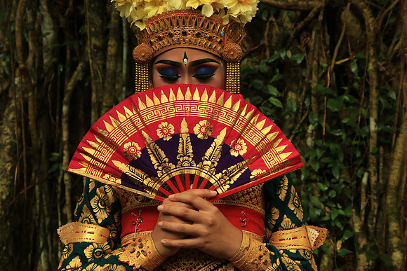 2018-72-10564 - Bali Woman Behind Fan