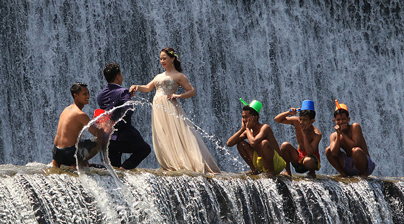 2018-72-9892 - Indonesian Proposal at the Falls